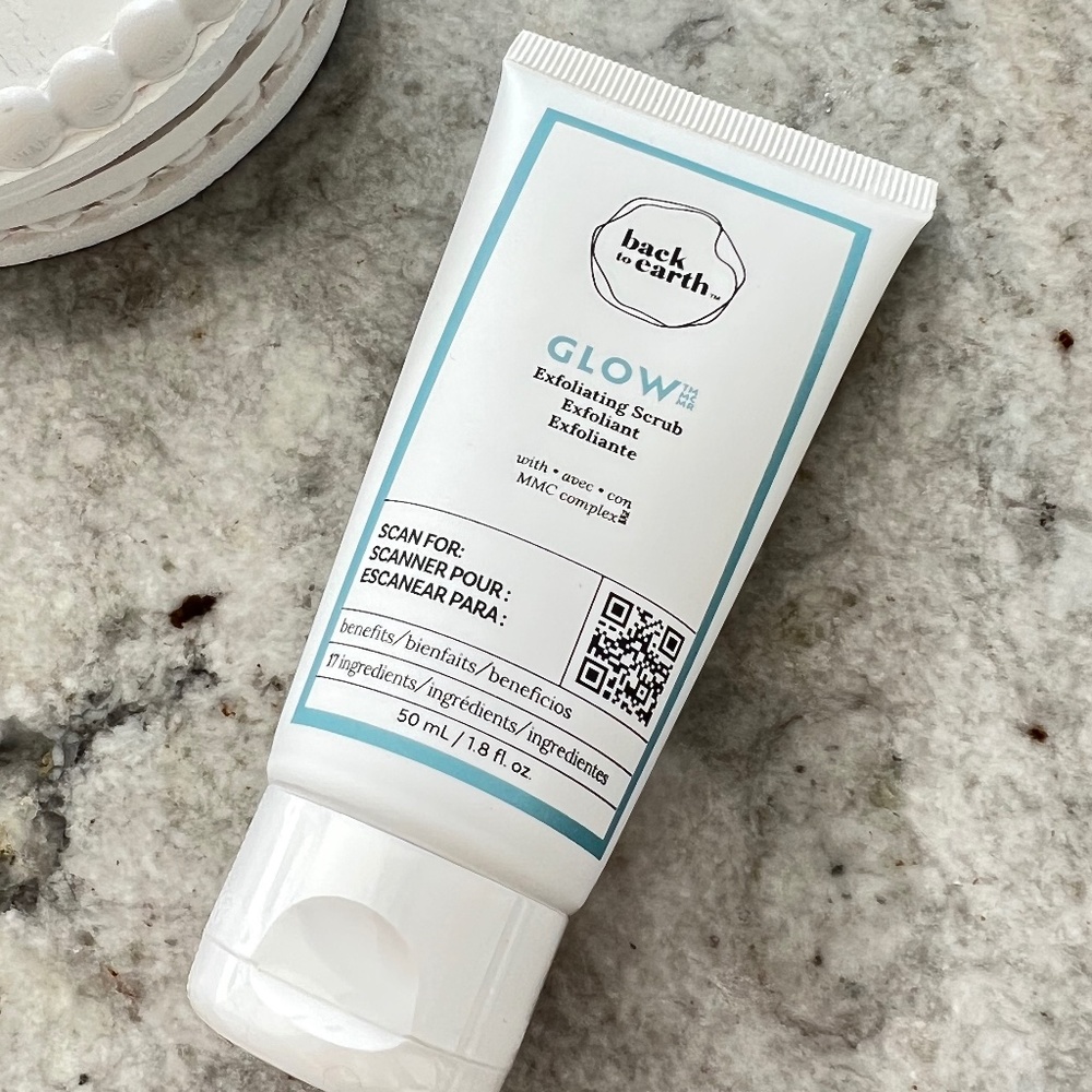BRAND NEW BACK TO EARTH GLOW EXFOLIATING SCRUB , 50ML 17 INGREDIENTS
